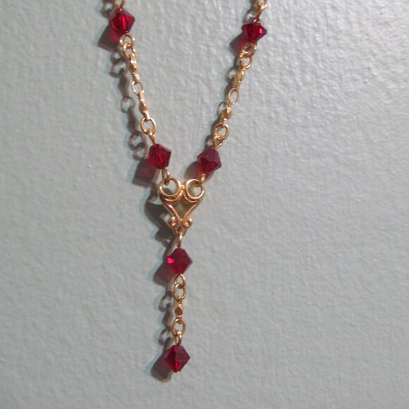 Vintage Avon Romantic Fantasy Necklace Faceted Ruby Red Beaded Goldtone - Picture 11 of 14